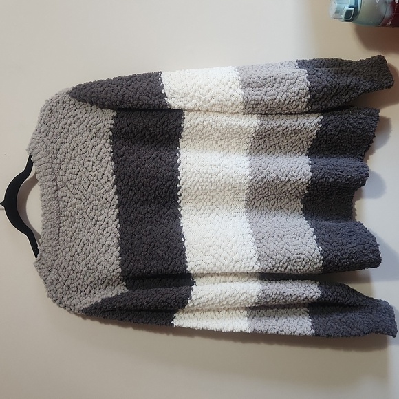 EUC Zenana Grey Striped Popcorn Sweater - Picture 2 of 7